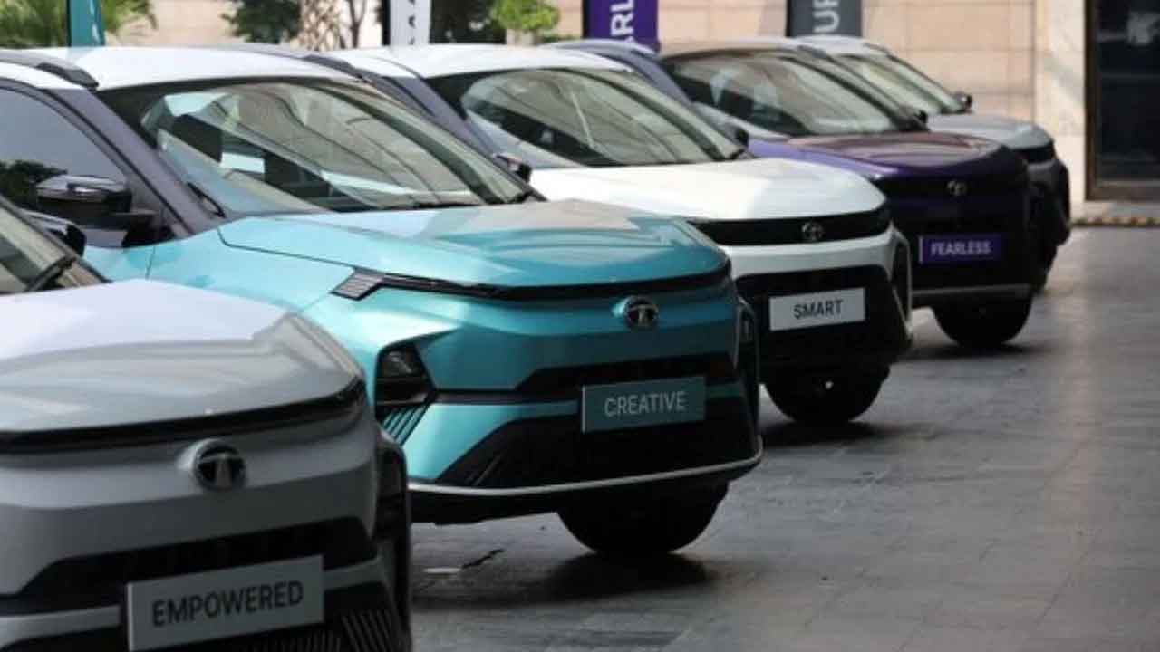₹2 लाख में 250KM रेंज! Ratan Tata की किफायती EV पर बड़ी चर्चा, बजट इलेक्ट्रिक कार ला सकती है नया बदलाव